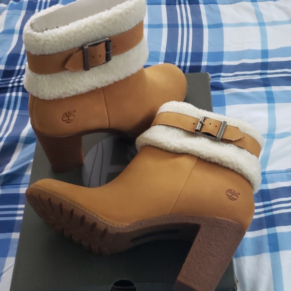 A pair boots